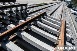 Одна из тележек грузового вагона сошла с рельсов