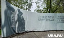 Памятник находится в Горсаду в Кургане