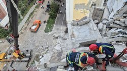 Скончался мужчина, которого достали из-под завалов в Саратове после шести часов заточения