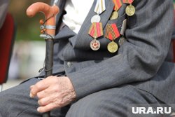 В ЯНАО мэр поздравил ветерана с 99-летием 
