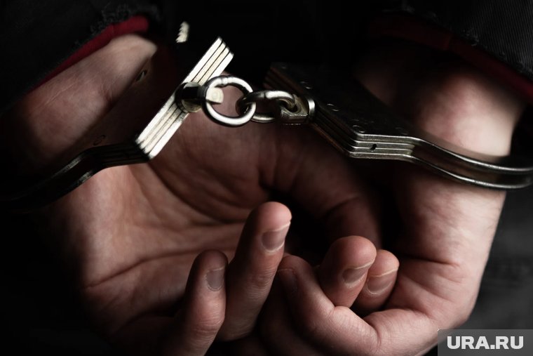 Задержанные полицейские помогали таксистам обманывать бойцов СВО