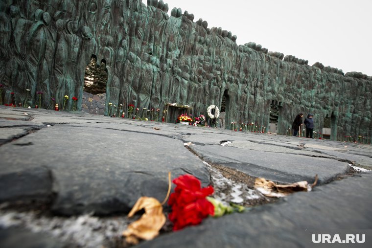 Помимо памятника в Москве, в Салехарде стоит памятный знак жертвам политических репрессий, архивное фото