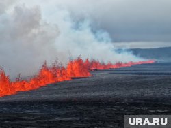 Извержение вулкана на полуострове Рейкьянес в Исландии