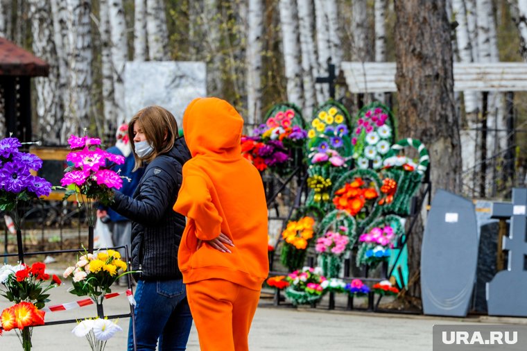 Торговля цветами на муниципальных кладбищах теперь под запретом
