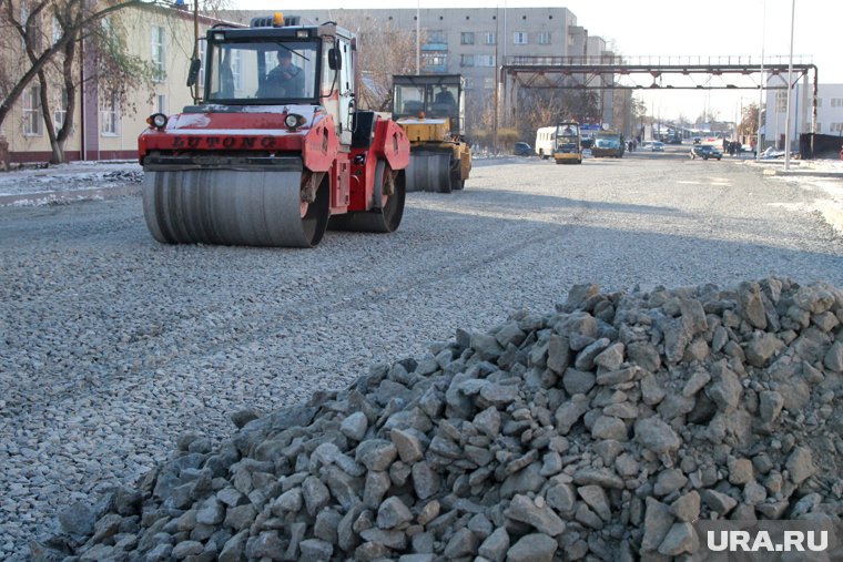В Заозерном «Метрополис» чинит асфальт у своего старейшего магазина (архивное фото)