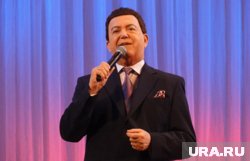 Иосиф Давыдович Кобзон — советский и российский эстрадный певец, политический и общественный деятель, музыкальный педагог