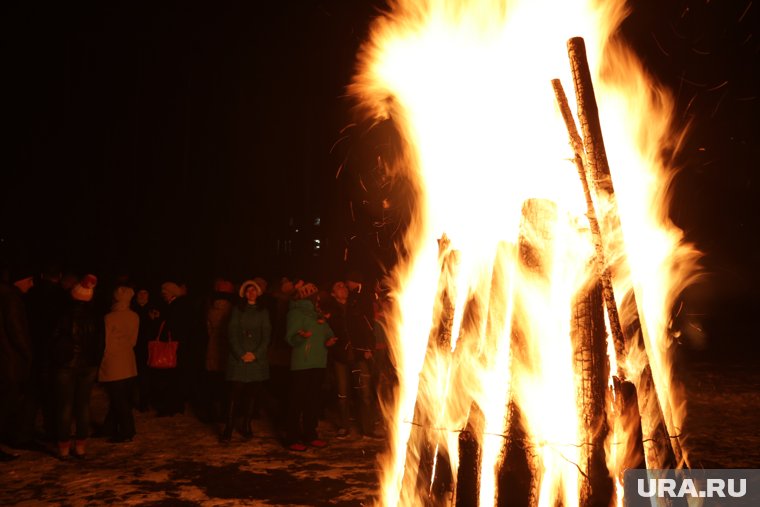 Если болезнь является заразной, то лучше сжечь пораженные плоды растений