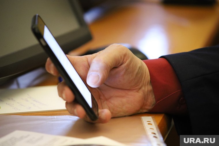 Перебои в работе связи начались еще ночью