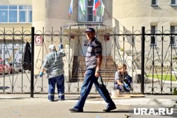 У Курганской областной клинической больницы по улице Томина установили ограждение
