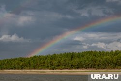На фото была продемонстрирована радужная символика