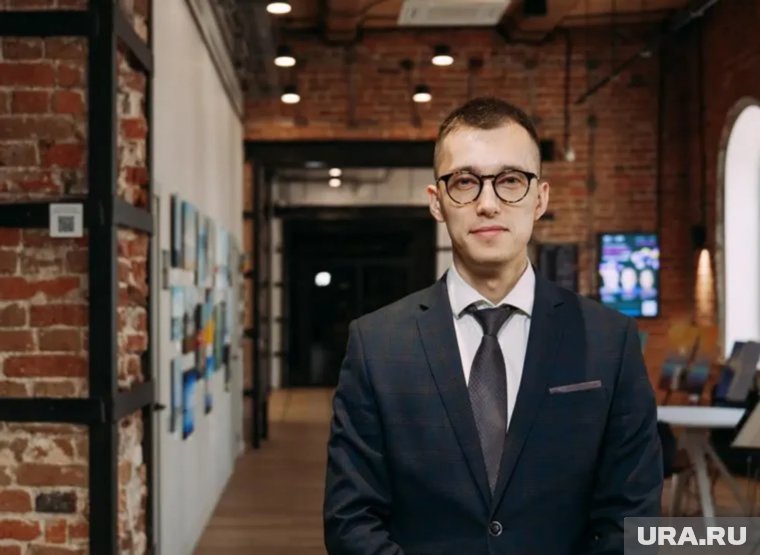 Денис Гарбузов родился в Екатеринбурге и закончил магистратуру УрФУ