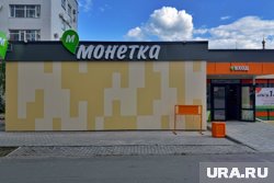 Здание магазина находится рядом с набережной реки Тобол