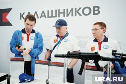 Секретаря генсовета «Единой России» познакомили с новыми образцами оружия и военной техники
