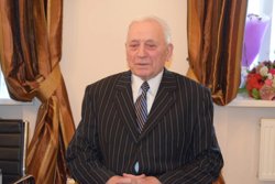 После службы в армии Кизюн занялся научной и общественной деятельностью