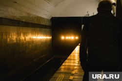 Мужчина упал под поезд в метро