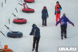 В новогодние каникулы можно всей семьей покататься на горках