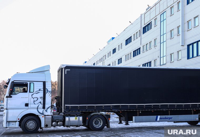 Фура приехала в китайский Иу из Екатеринбурга