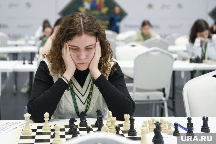 Дата выбрана в честь начала первого Всемирного студенческого чемпионата в Варшаве в 1924 году