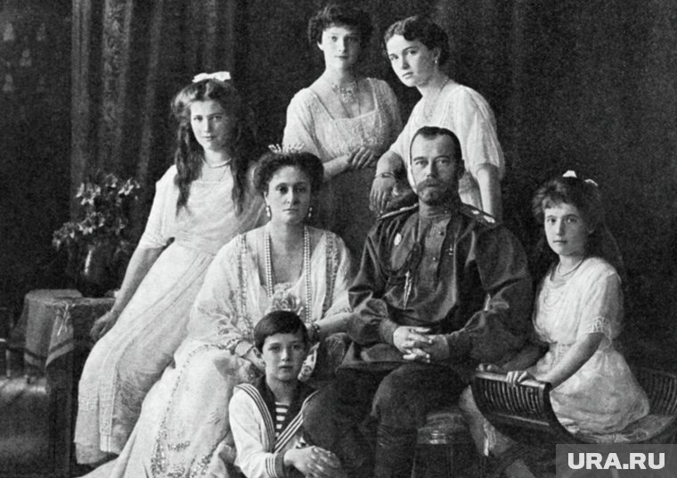 Российский Император Николай II, Императрица Александра Федоровна, Великие княжны Ольга, Татьяна, Мария, Анастасия и цесаревич Алексей