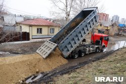 Курганская фирма оформила грузовик на мигранта, у которого не было водительских прав российского образца