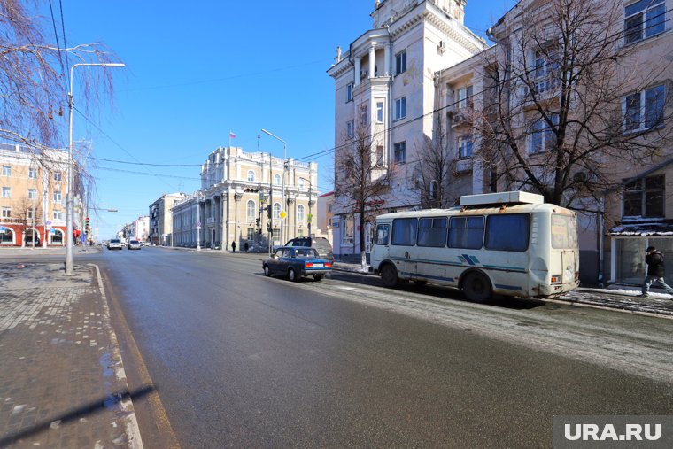 Дети признались, что им порой приходится подолгу стоять на морозе и идти пешком до нужной остановки