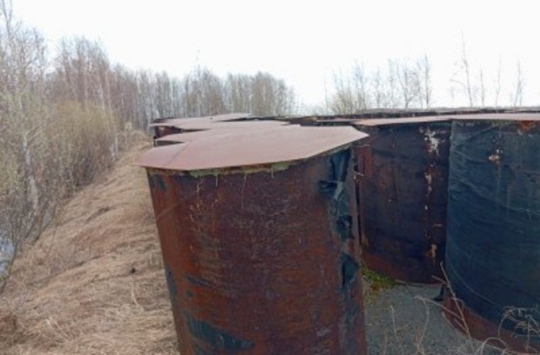 Бочки с агрохимикатами обнаружены в Курганской области