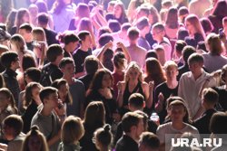Девушку пригласили на концерт в следующем мировом туре