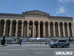 В Грузии во время заседания по рассмотрению итогового протокола по выборам оппозиция облила краской председателя ЦИК