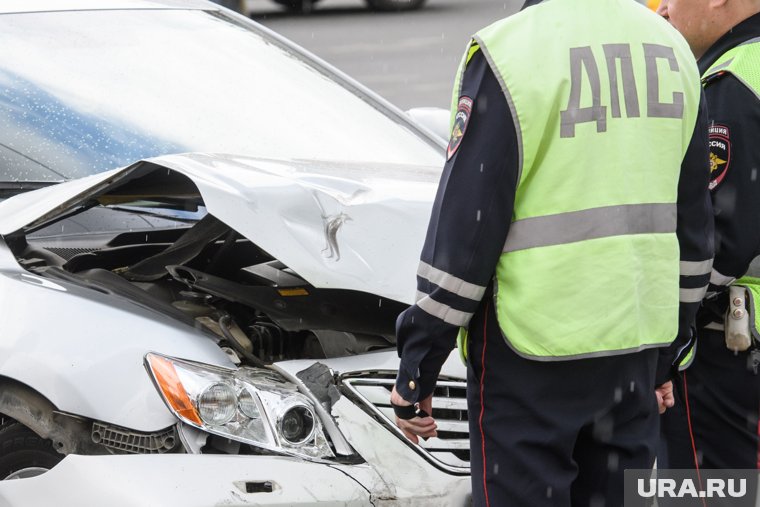 Водитель легкового автомобиля выехал на встречную полосу
