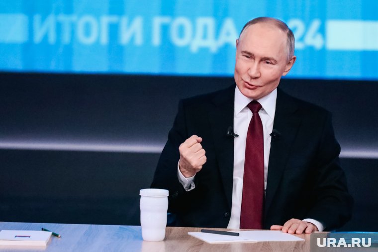 Путин ознакомился с учениями ко Дню ВМФ