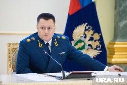 Игорь Краснов наградил медалью прокурора из ЯНАО
