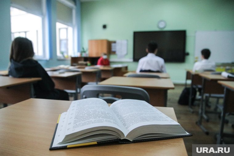 В Сафакулевский округ по программе «Земский учитель» приехали два педагога
