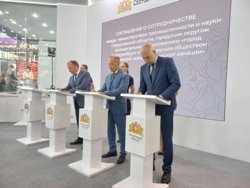 Соглашение с представителями УЗГА мэр Екатеринбурга подписал на полях «Иннопрома»