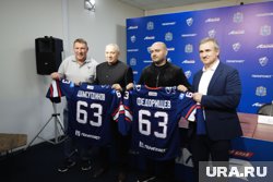 На встрече обсудили итоги подготовки к новому сезону и уже достигнутые успехи хоккейной команды
