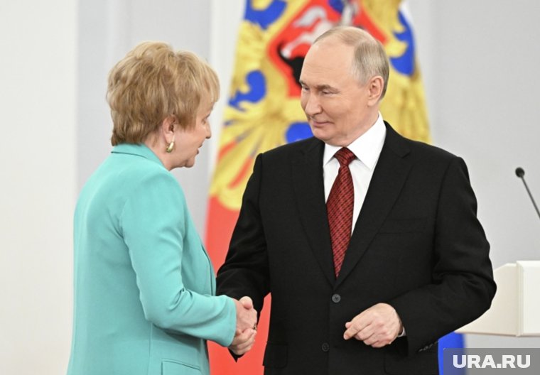 Путин вручил премию Тамаре Пуртовой