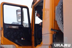 В Курганской области водитель врезался в КамАЗ и получил тяжелые травмы