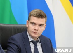 С директором депЖКК Югры Матвеем Каровым перезаключен трудовой контракт