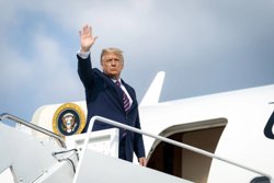 Трамп также призвал лидеров Евросоюза усилить экономическое давление на Китай за поддержку боевых действий России на Украине