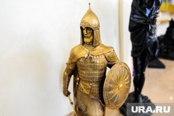 Семиметровый монумент изготовлен пока только из глины