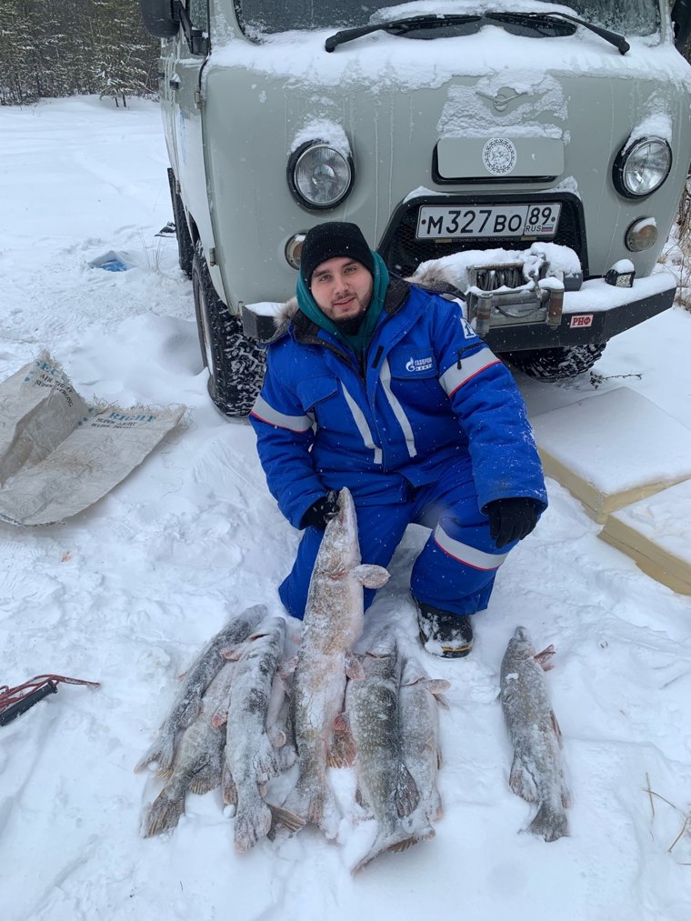 Александр Безлепкин из Ноябрьска выловил несколько щук на реке Етыпур    