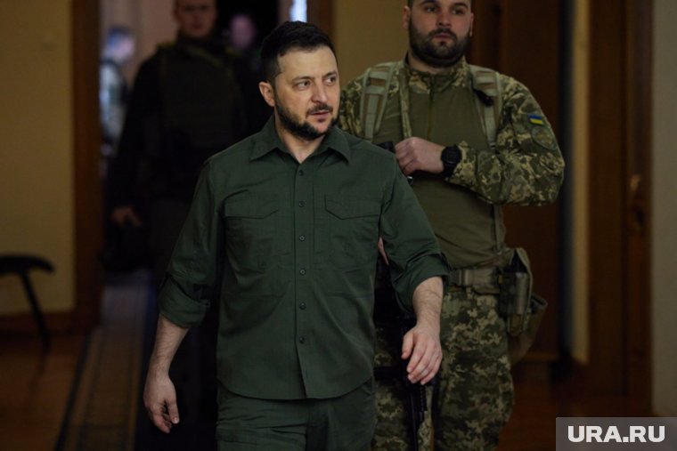 Зеленский думает избавиться от Ермака, сообщил источник на Украине
