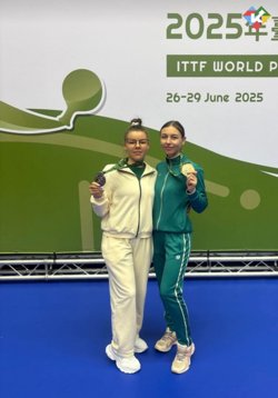 Галкина завоевала две медали (справа)