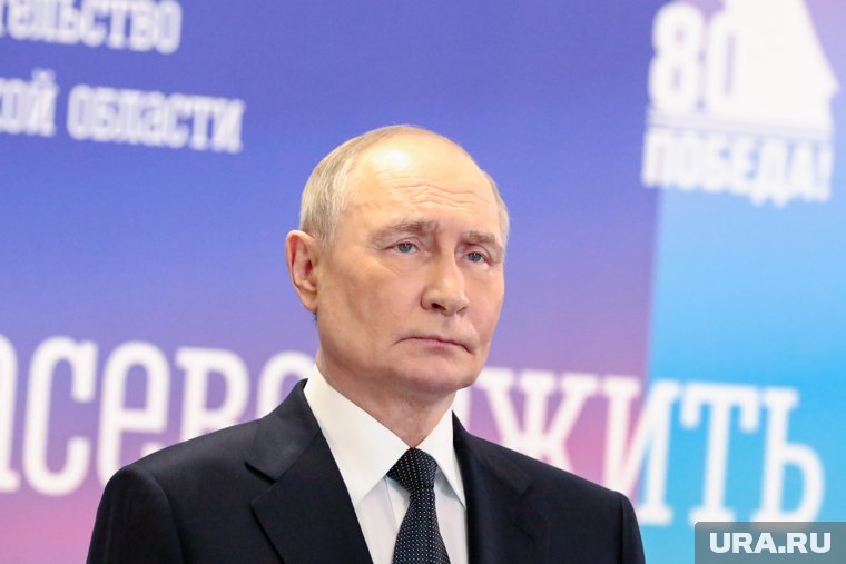 Путин заявил, что проект о внесении в стаж отпусков по уходу за детьми нужно довести до конца