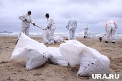 Продолжается ликвидация последствий крушения танкеров в Керченском проливе