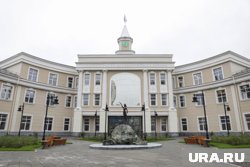 Здание выполнено в классическом стиле 