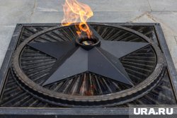 Школьники из Нефтеюганска испортили технику возле мемориала 
