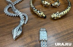 Мужчина незаконно провозил наручные часы марки Longines, ожерелье в виде змеи от Tiffany&Co и кольцо из желтого металла от BVLGARI