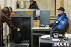 Пассажиров просят включить электроприборы для проверки