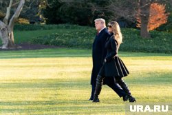 Илон Маск уделяет много времени Мелании Трамп, пишет The Independed