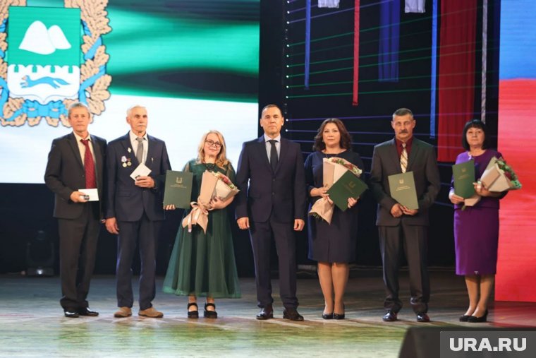 Шумков наградил педагогов